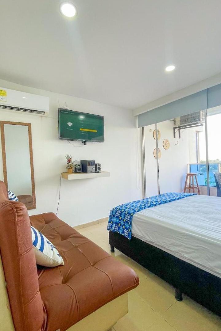 En El Laguito Con Piscina Y A Pasos De La Playa Apartamento