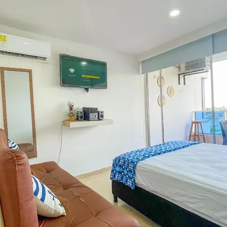 En El Laguito Con Piscina Y A Pasos De La Playa Apartamento