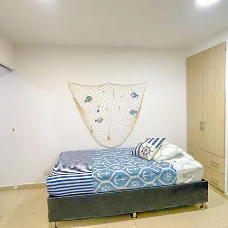En El Laguito Con Piscina Y A Pasos De La Playa Apartamento